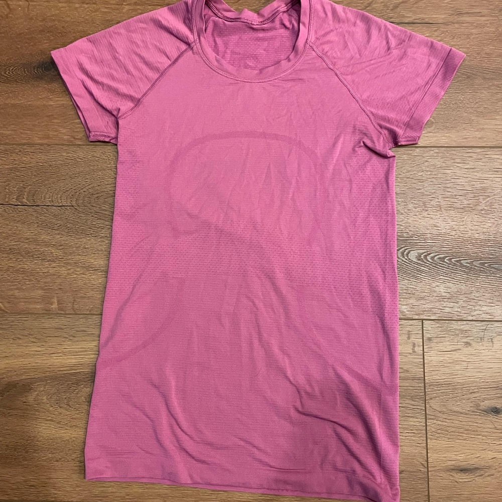 Size 6 Fuchsia run swiftly top. GUC